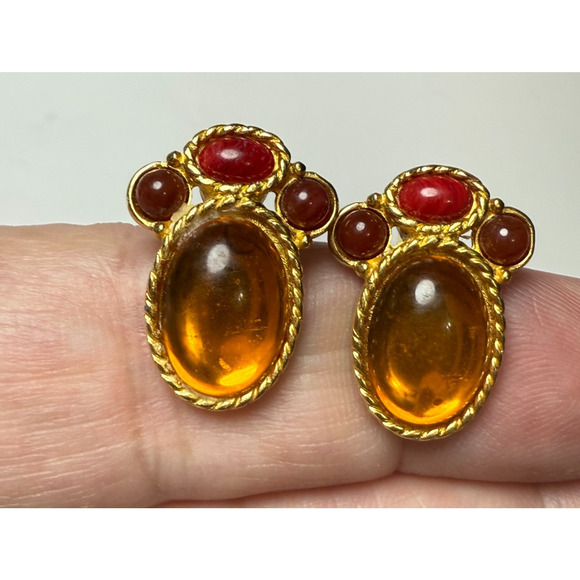 Vintage Singed Monet Clip On Earrings Gold Tone Jewel Cabochons Amber Red Rope - Picture 4 of 7